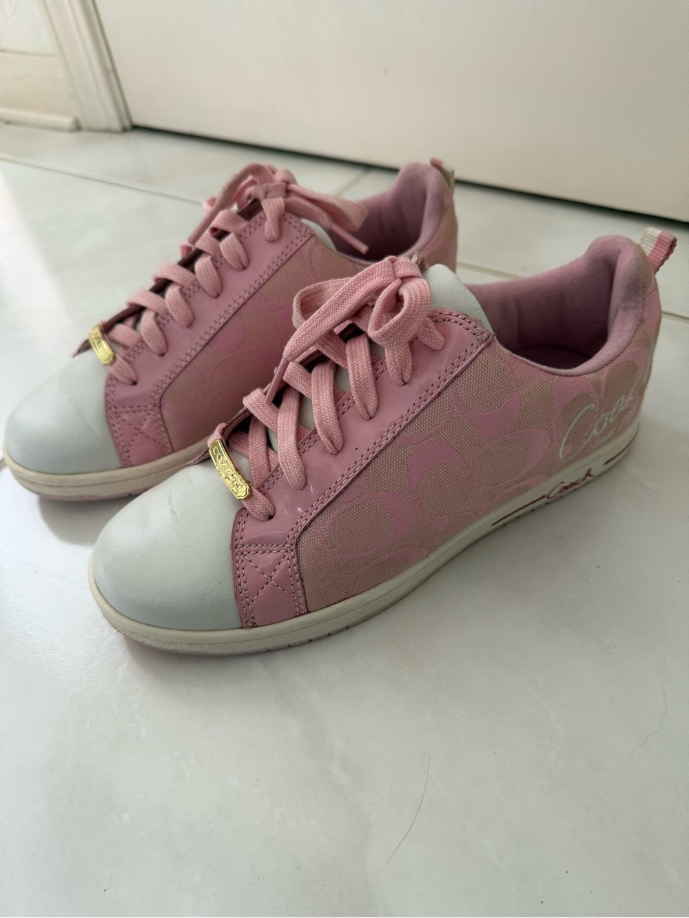 Coach Women’s 7 1/2 M Pink & White Signature Fabric Sneakers NWOT
